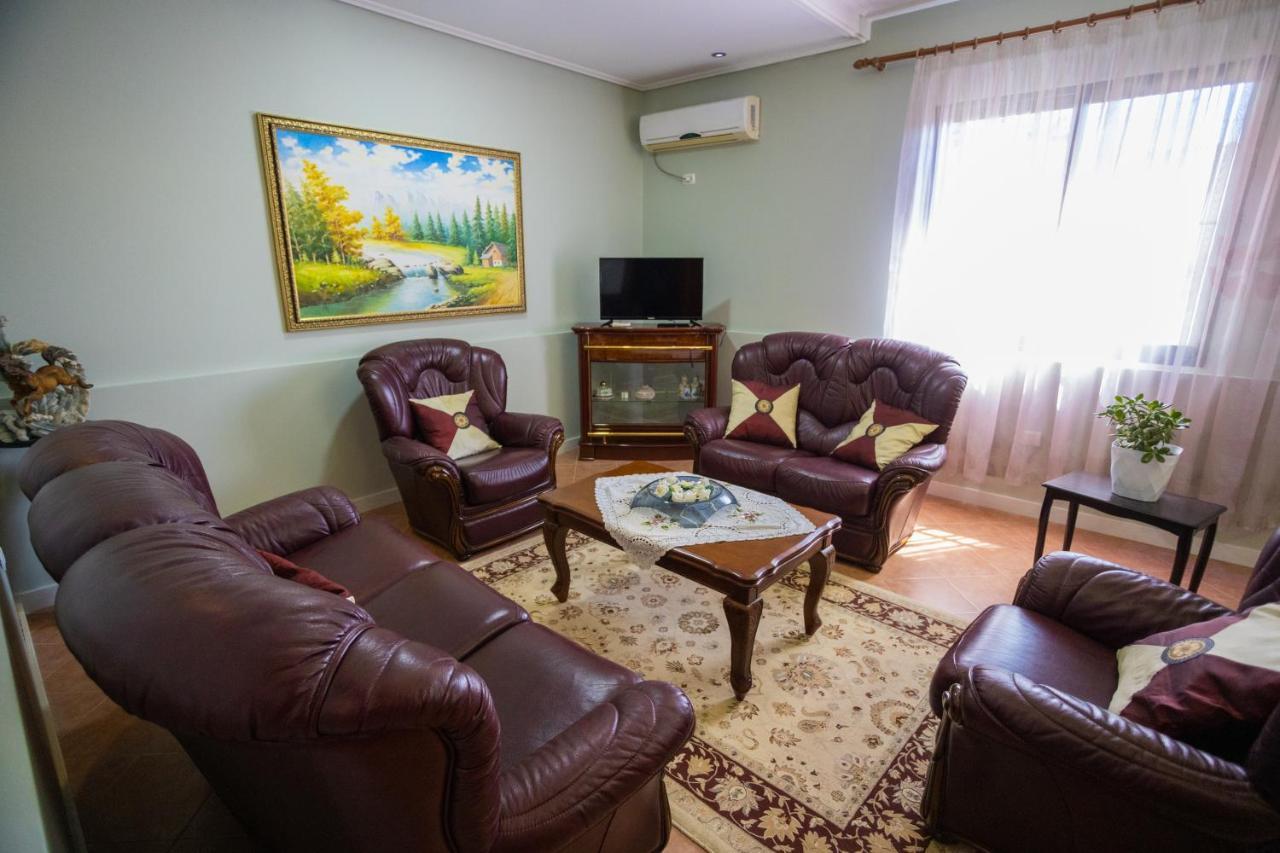 Vila Aulona Vlorë Esterno foto