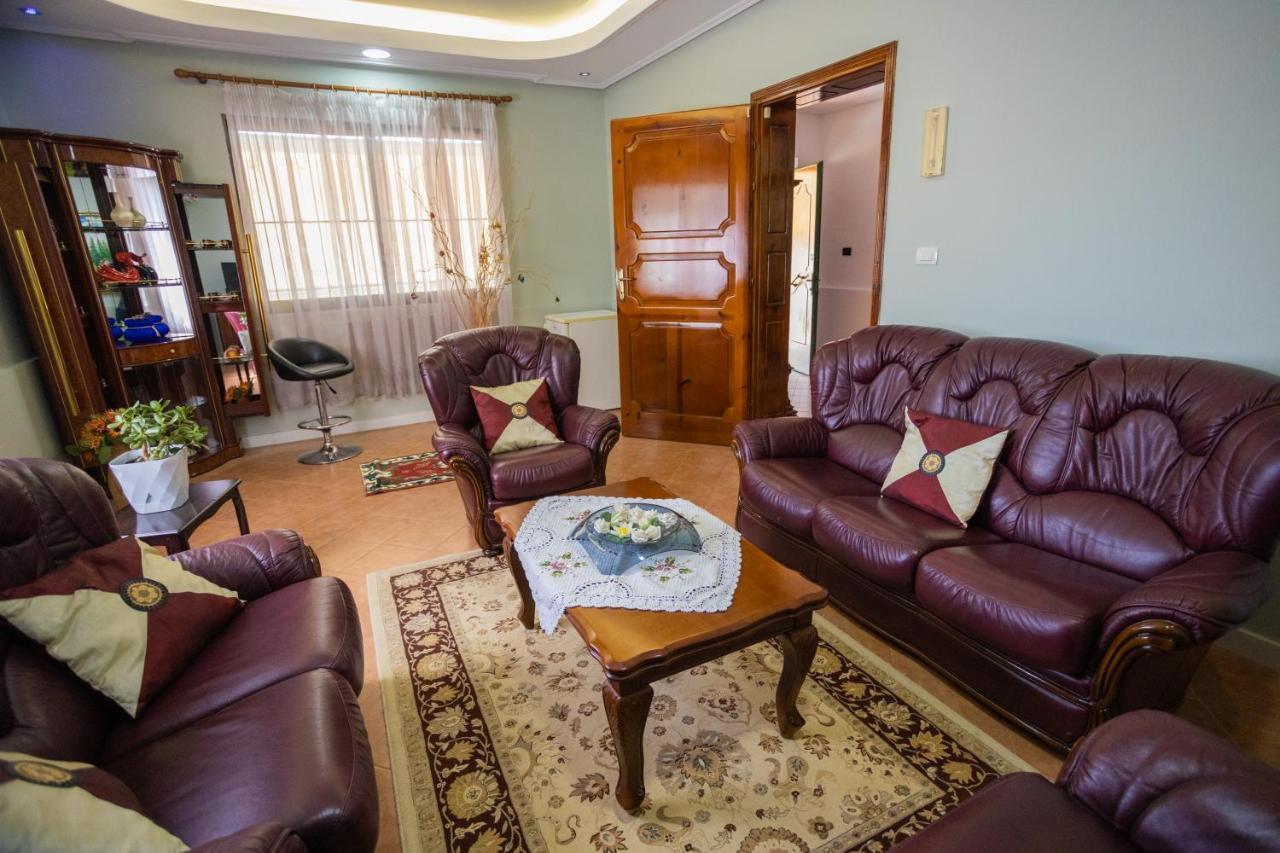 Vila Aulona Vlorë Esterno foto