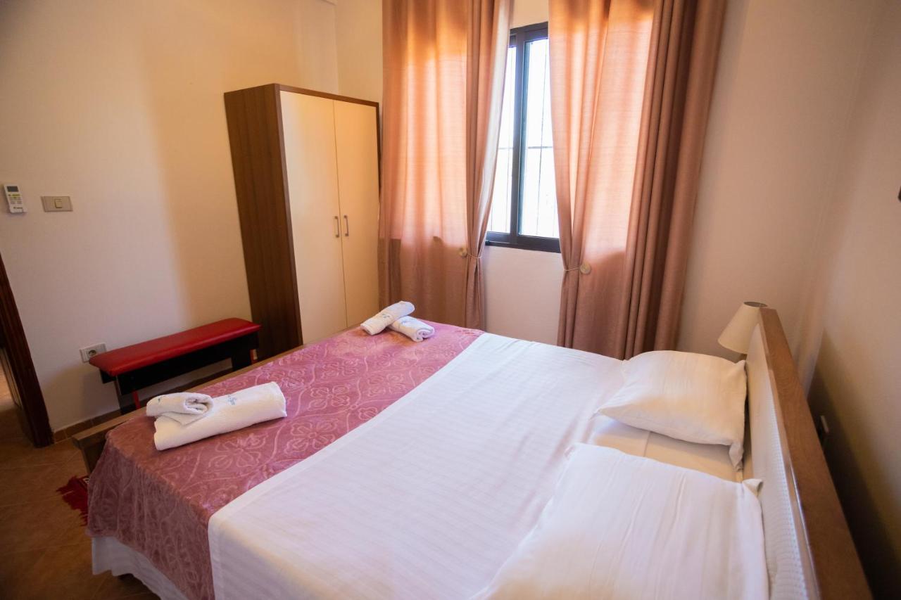 Vila Aulona Vlorë Esterno foto